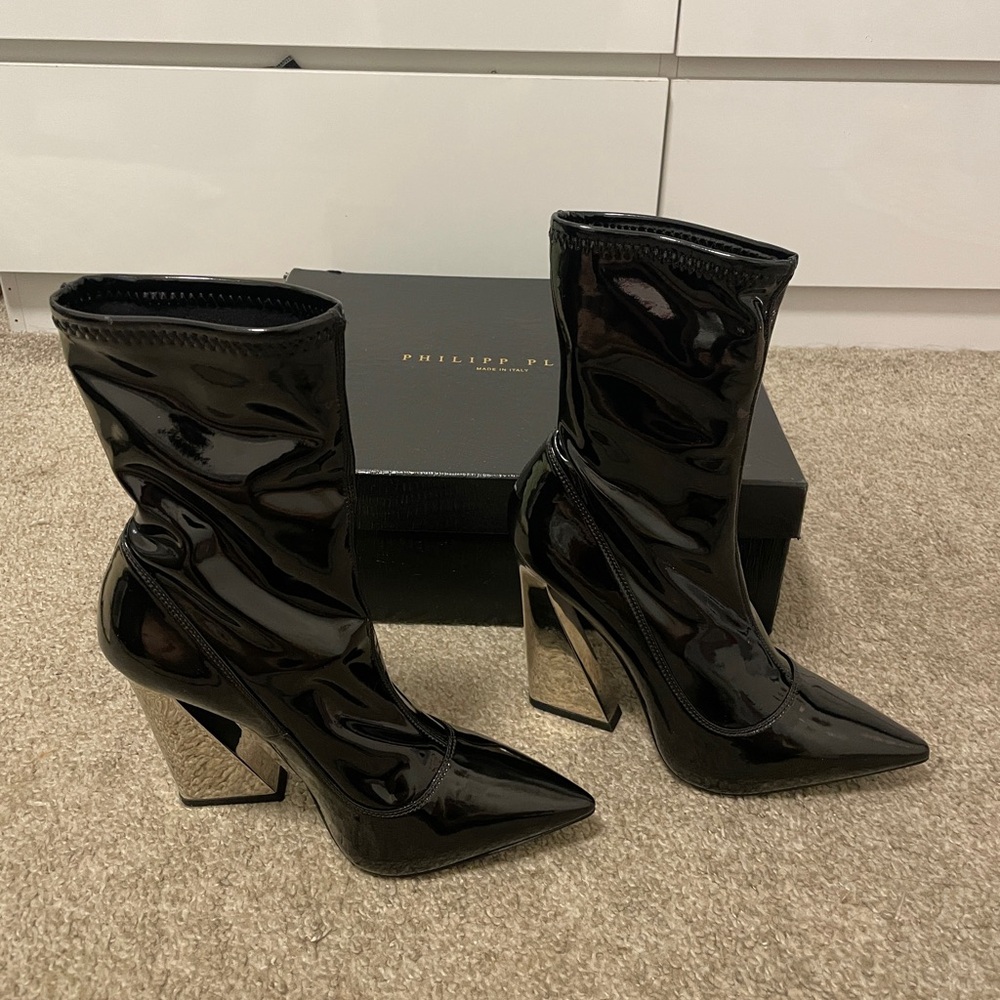 philipp plein Women’s Boots 36/5.5
Black Patent Leather Boots with Silver Heels